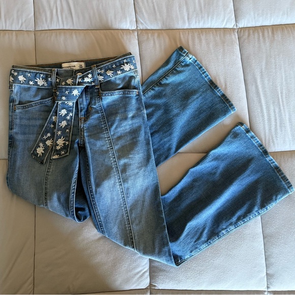 Abercrombie Kids Blue Flare Jeans with Floral Belt - Picture 1 of 5